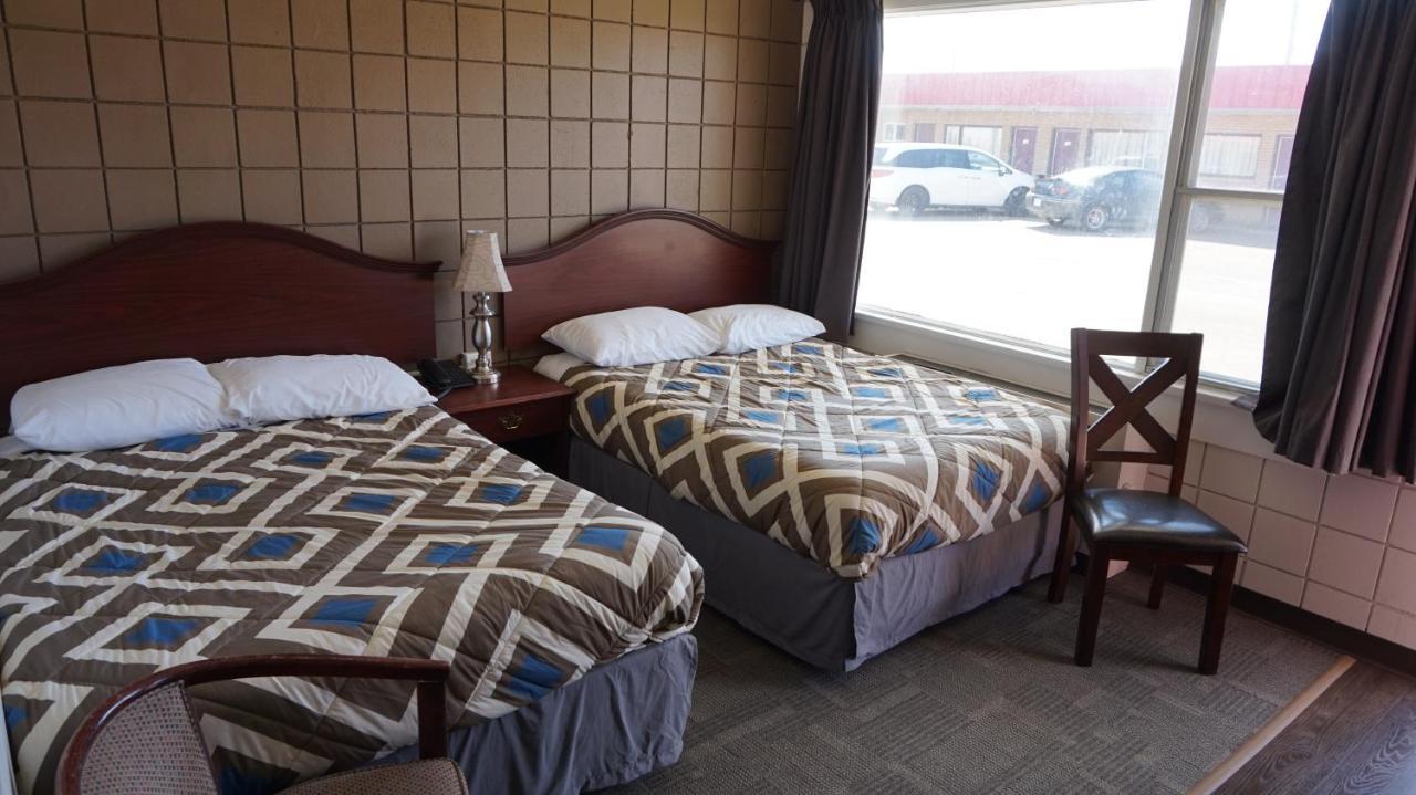 Caravel Motel Swift Current Exterior photo